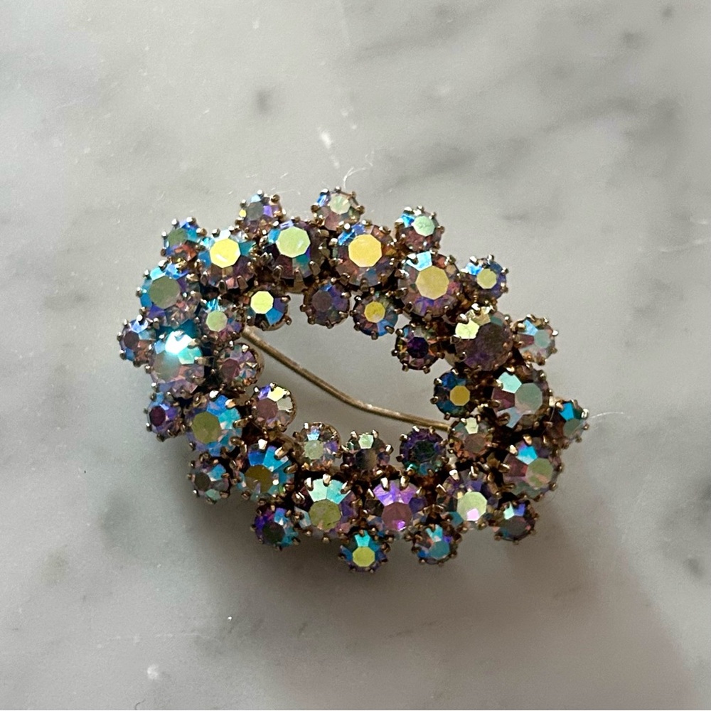 Vintage Unsigned Weiss Brooch Aurora Borealis Rhinestones Triple Layer Wreath - Picture 2 of 4